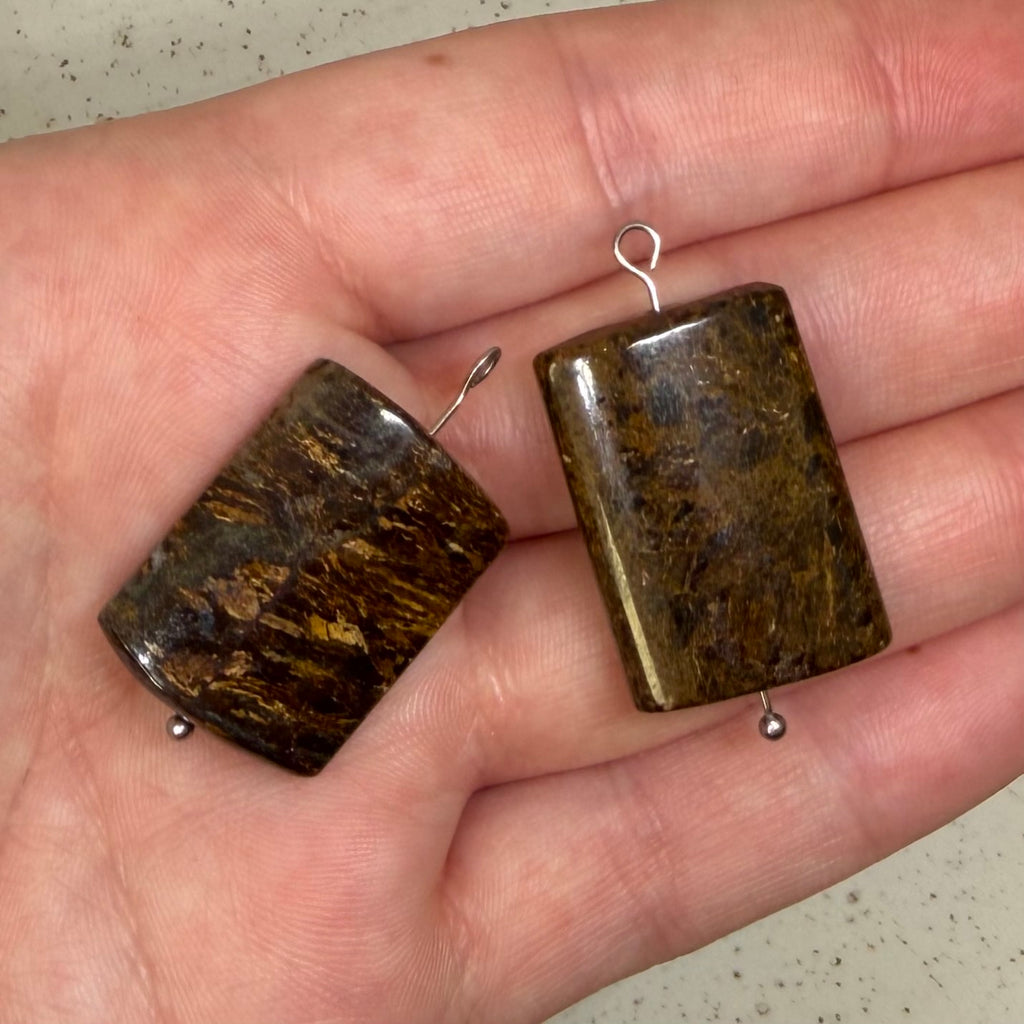 Feature Stone: Bronzite